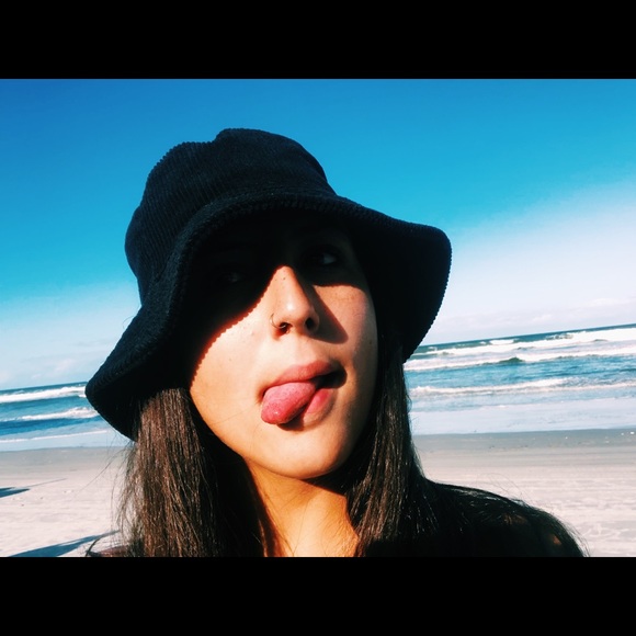 Meet your Posher, Victoria - Picture 1 of 3